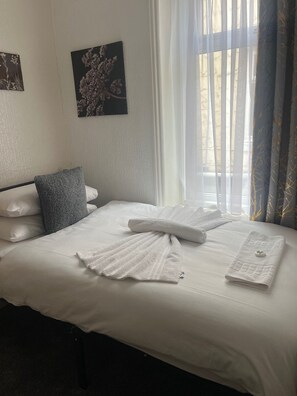 Single Room | Iron/ironing board, bed sheets