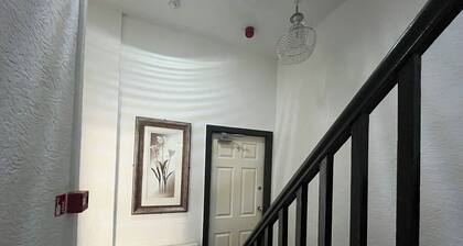 Stay At 22 Glen Allan Hotel