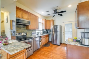 Fridge, microwave, stovetop, dishwasher