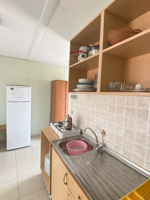 Appartement | Cuisine privée | Réfrigérateur, plaque de cuisson