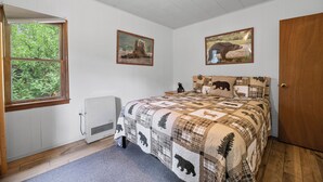 Basic Cabin | 2 bedrooms, WiFi (free) - Bear Slope View Cabin (Big Bear Lake)
