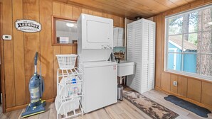 Laundry room - Bear Slope View Cabin (Big Bear Lake)