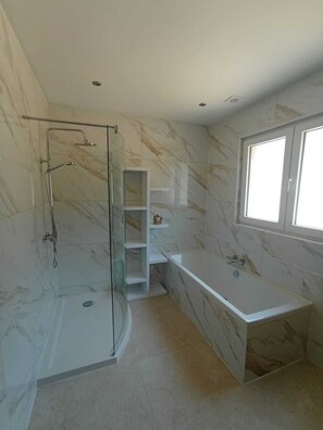 Villa, 3 Bedrooms, Accessible, Smoking | Bathroom - La Villa "les Pieds Dans L'eau" (Comblain-au-Pont)