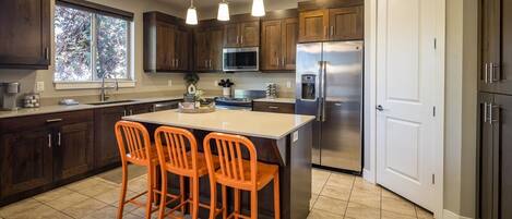 Luxury House, 4 Bedrooms, Patio, Mountain View | Private kitchen | Full-size fridge, microwave, oven, stovetop
