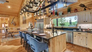 Dining - Sleeps 18 Premium Immersive Experience @ Upscale Luxury LogVilla ~ Hot Springs (Bismarck)
