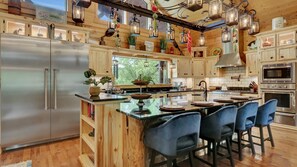 Fridge, microwave, oven, stovetop - Sleeps 18 Premium Immersive Experience @ Upscale Luxury LogVilla ~ Hot Springs (Bismarck)