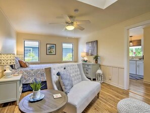 1 bedroom, iron/ironing board, WiFi, bed sheets - Beachside Cottage surrounded by coffee trees but minutes from the beaches (Holualoa)