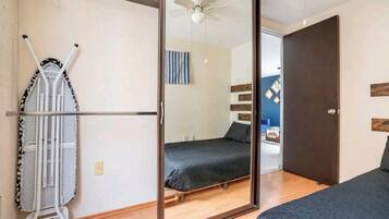 2 bedrooms, desk, iron/ironing board, free WiFi