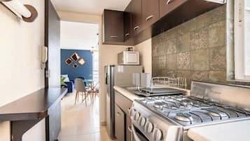 Fridge, microwave, oven, coffee/tea maker