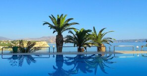 Outdoor pool - Luxury Seaview Apartment, 60sec Walk To Beach! (Apokoronas)