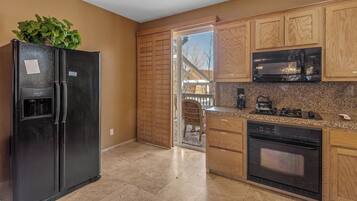Basic Cabin | Private kitchen | Electric kettle