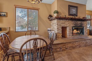 Cabana básico | Área de estar | TV