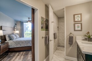 Luxury Condo, 1 Bedroom (KM 205) | Bathroom