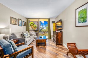 Luxury Condo, 1 Bedroom (KM 205) | Living area