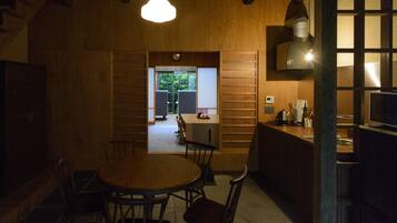 Traditional House | 1 bedroom, desk, iron/ironing board, free WiFi