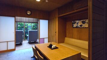 Traditional House | 1 bedroom, desk, iron/ironing board, free WiFi