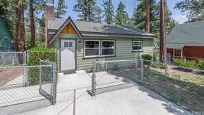 Front of property - Bear's Booth (Big Bear City)