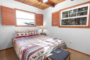 Basic Cabin - Bear's Booth (Big Bear City)