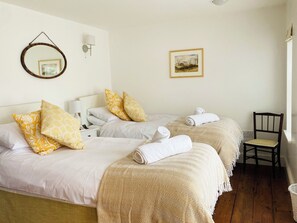 3 عدّة غرف نوم وبديكورات فريدة لكل غرفة وطراز فريد لكل وحدة