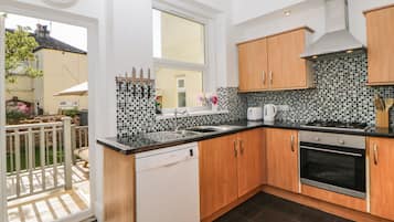 Fridge, dishwasher, cookware/dishes/utensils
