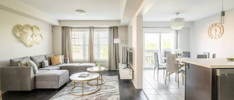 Casa familiar, 3 dormitoris, cuina, vistes al llac | Sala d'estar | Televisor de pantalla plana, Netflix, Hulu i serveis de streaming