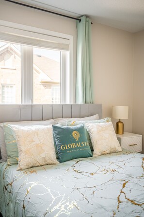 Decoración personalizada, muebles diferentes y escritorio 