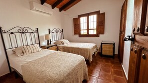 3 dormitorios, tabla de planchar con plancha, wifi gratis y ropa de cama