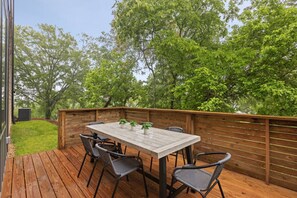Outdoor dining - Azul - An Atomic Ridge Home (Chattanooga)
