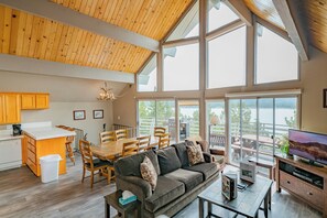 Chalet rustique de base | Aire de séjour