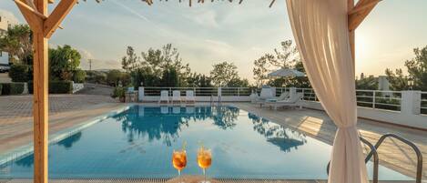 Seasonal outdoor pool