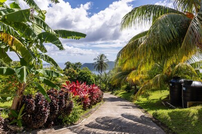 Dominica Island Home Stay - Hillside retreat, minutes from several beaches