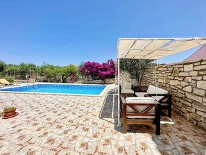 Casa, 3 quartos, sacada, vista para o jardim | Piscina | Piscina externa