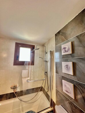 House, 3 Bedrooms, Balcony, Garden View | Bathroom