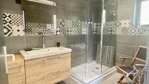 Ducha y secador de pelo