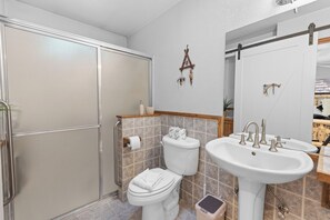 Bathroom - Chief Bears Den (Big Bear City)