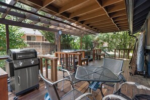 BBQ/picnic area - Chief Bears Den (Big Bear City)