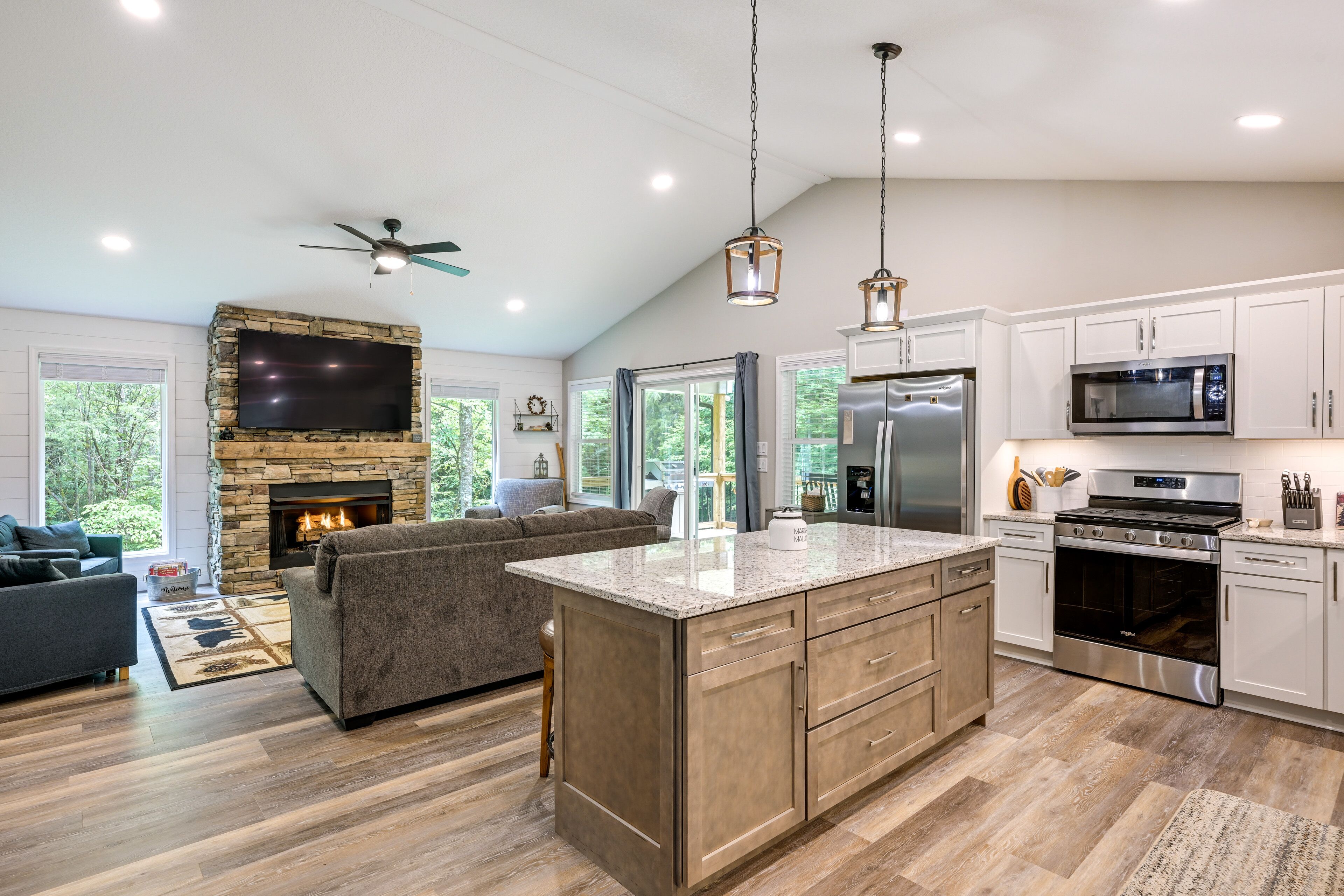 Fridge, microwave, stovetop, dishwasher