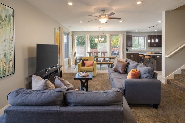 Luxury House | Living area | LED TV, Netflix, Hulu, streaming services - Entrada at Moab 442 (Moab)