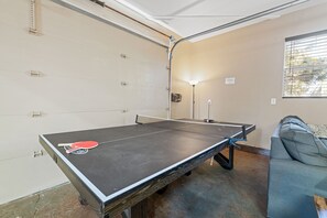 Games room - Moonridge Memories (Big Bear City)