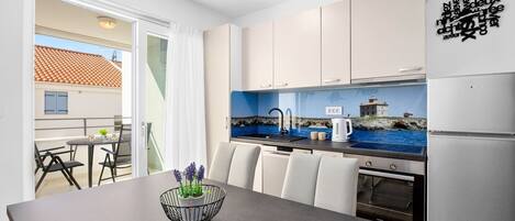 Kühlschrank, Ofen, Herdplatte, Geschirrspüler