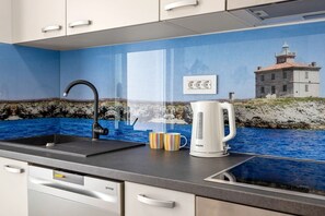 Fridge, oven, stovetop, dishwasher