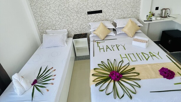 Deluxe Room | 8 bedrooms, WiFi (free) - Sunset Garden  (Thoddoo)