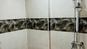 Deluxe Room | Bathroom - Sunset Garden  (Thoddoo)