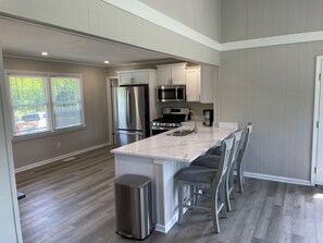 Microondas, horno, parrilla de estufa y lavavajillas 