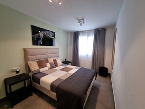 3 bedrooms, iron/ironing board, WiFi, bed sheets - Elegant apartment in the center of Los Cristianos (Arona)