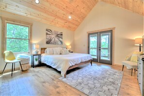 3 bedrooms, desk, iron/ironing board, travel crib - Valhalla - Secluded, luxurious cabin on the Coosawattee River Resort (Ellijay)