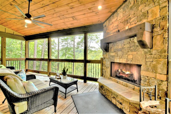 Interior - Valhalla - Secluded, luxurious cabin on the Coosawattee River Resort (Ellijay)
