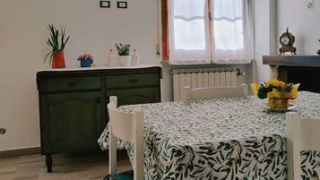 Apartment, 3 Bedrooms, Patio, Ocean View | Dining