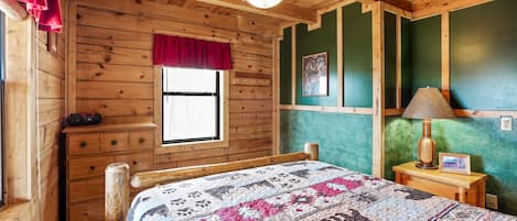 2 bedrooms, WiFi (free), bed sheets