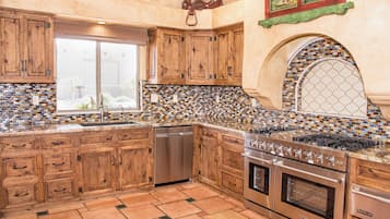 Luxury House, 6 Bedrooms, Non Smoking, Private Pool | Private kitchen | Full-sized fridge, microwave, oven, stovetop